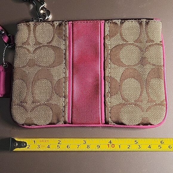 Coach Signature Pink and Tan Canvas Wristlet Vintage Classic - Picture 4 of 11